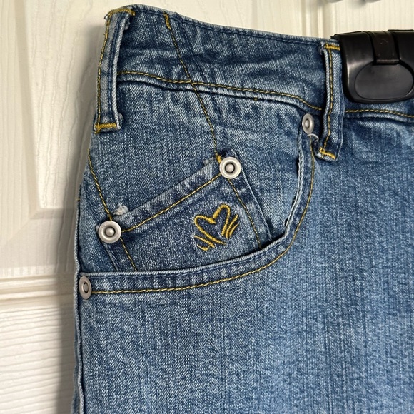 🛍️ Cute Capri style jeans by AE Sport & Co. with adorable heart accents 💙🩵👖 - Picture 4 of 5